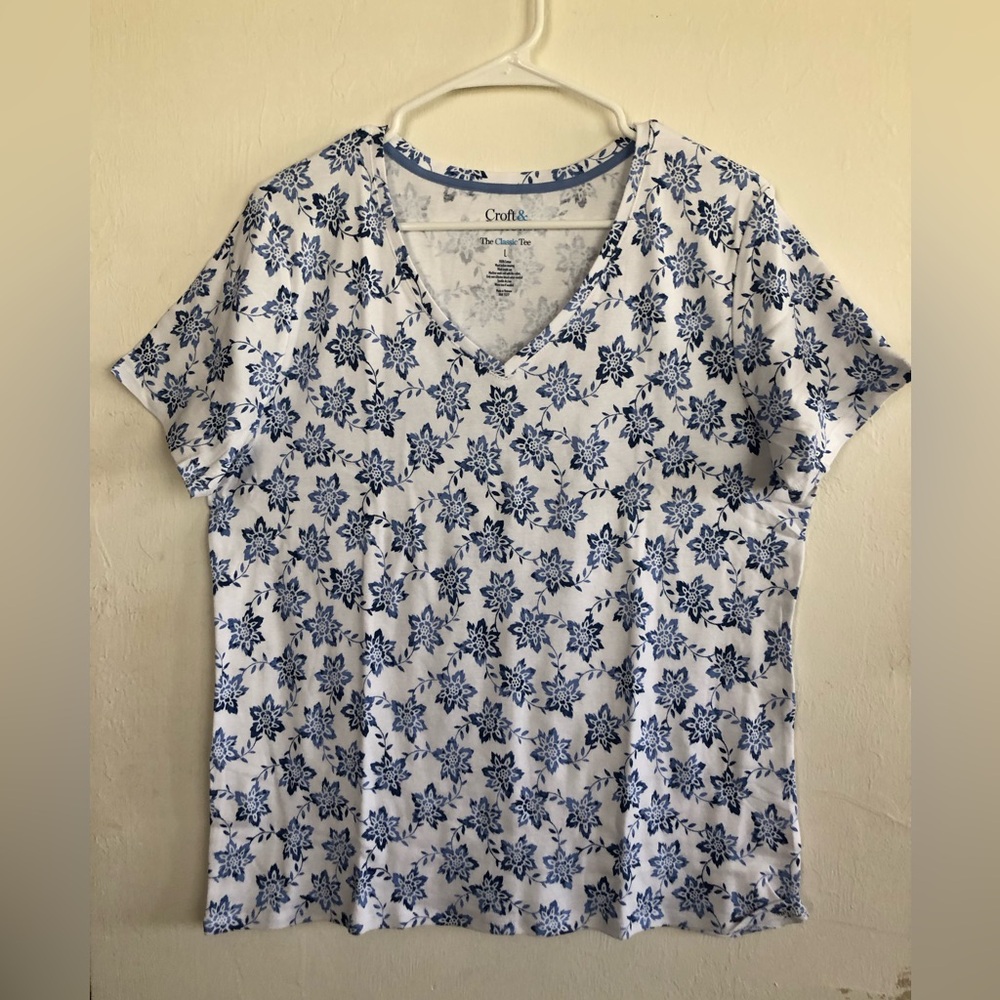 CROFT & BARROW Womens T-Shirt Size Medium 100% Cotton V Neckline New - Picture 2 of 6